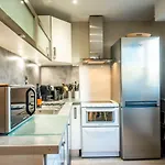 Le Chatelet- Parking Gratuit - Cosy Et Design - A 10 Mn De Geneve דירה