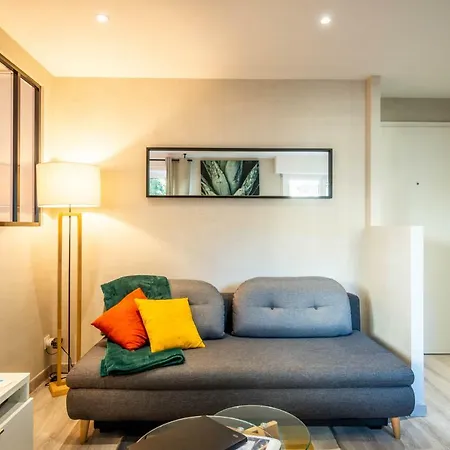 Le Chatelet- Parking Gratuit - Cosy Et Design - A 10 Mn De Geneve Annemasse