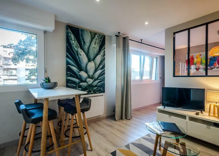 Le Chatelet- Parking Gratuit - Cosy Et Design - A 10 Mn De Geneve Annemasse